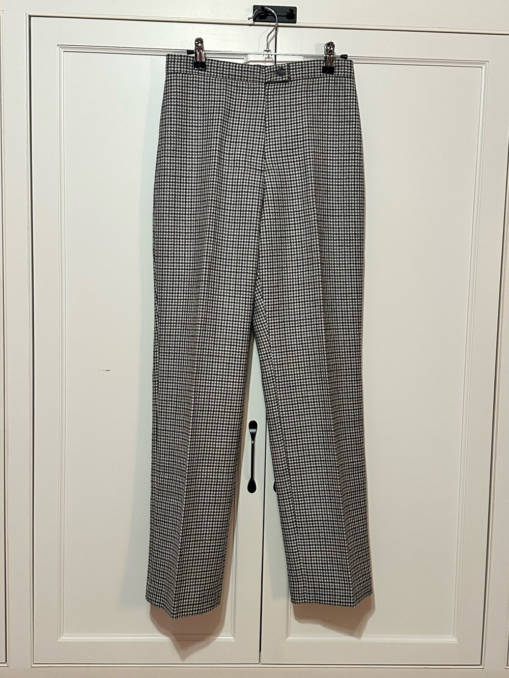 Woman’s petite Black & White Houndstooth Dress Pants
